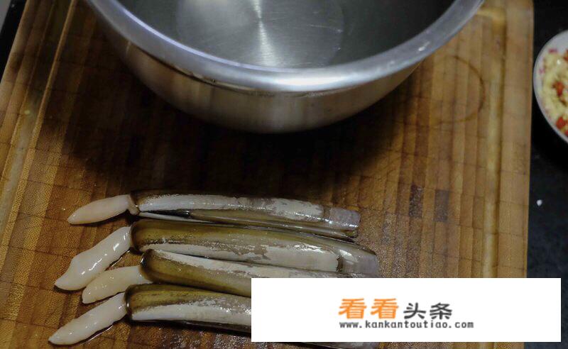蛏子怎么洗干净和除内脏？