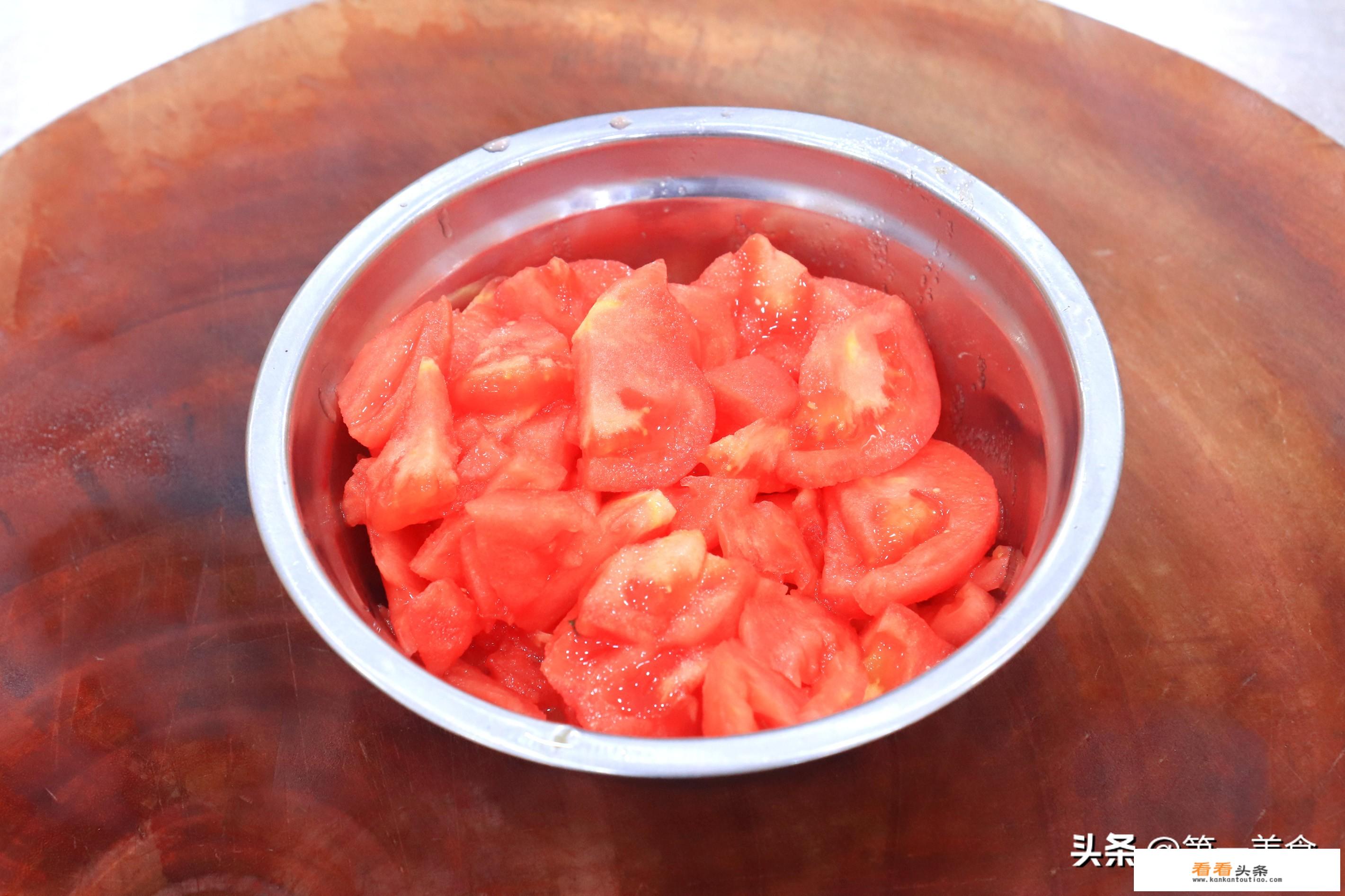 鸡蛋炒西红柿大厨做法？