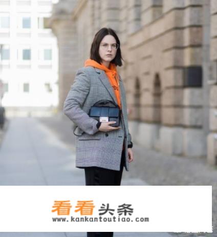 修身款的格子大衣如何搭配？