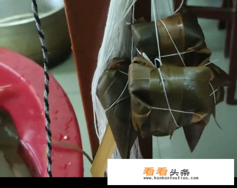 图片上的粽子上的白色的东西是什么？