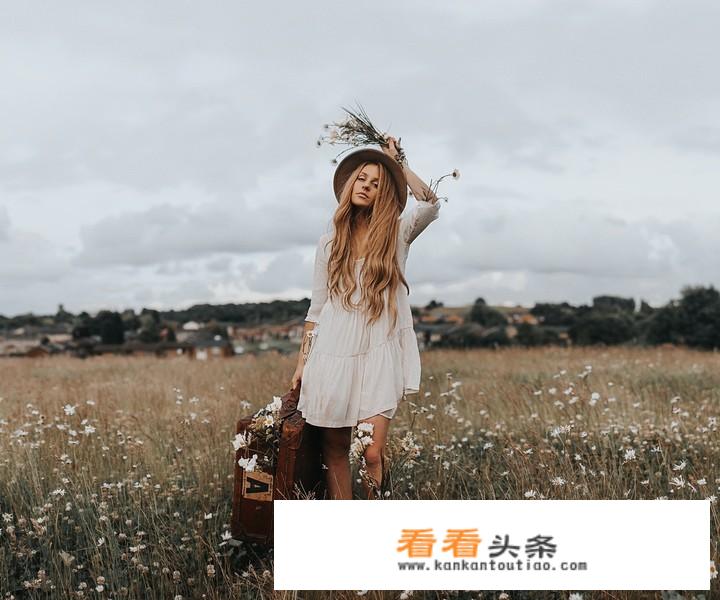 男朋友和女孩子打游戏，我生气了，是我太小气了吗？