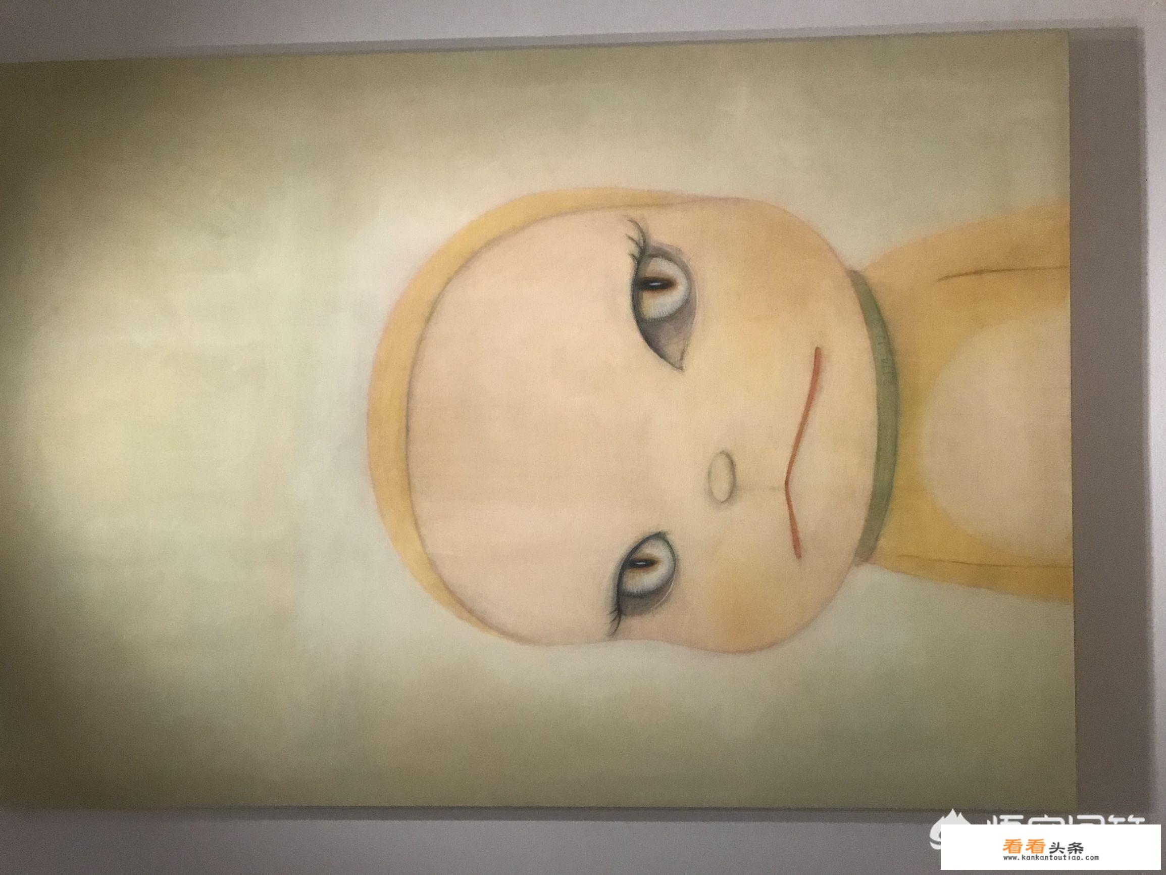 你喜欢奈良美智的娃娃吗，哪里打动你？