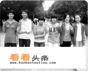 抱哥哥家四个月大孩子时，孩子一使劲没抱住向后仰了，闪着孩子腰了，当时孩子就哭了，哭了一会又哄好了？