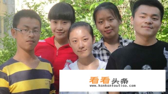 抱哥哥家四个月大孩子时，孩子一使劲没抱住向后仰了，闪着孩子腰了，当时孩子就哭了，哭了一会又哄好了？