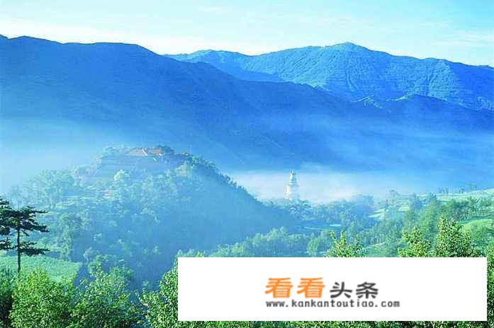 8月和11月，国内有哪些地方适合旅行？