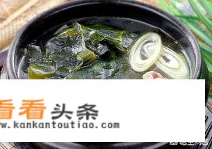 按步骤用英语写一篇做俄罗斯汤的方法？