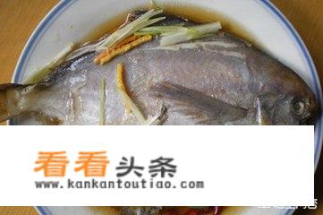 东北人年夜饭桌上不可少的三道菜，红烧鲤鱼、发财猪手、四喜丸子，你赞同吗？