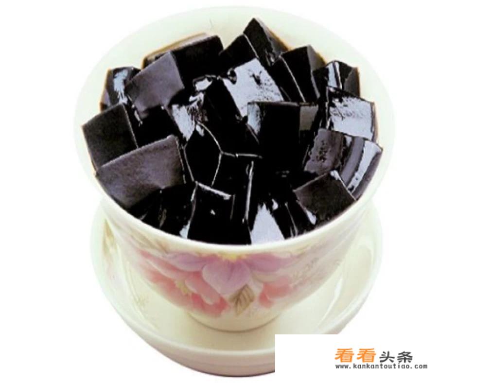 请问一下烧仙草和黑凉粉有什么不同吗？