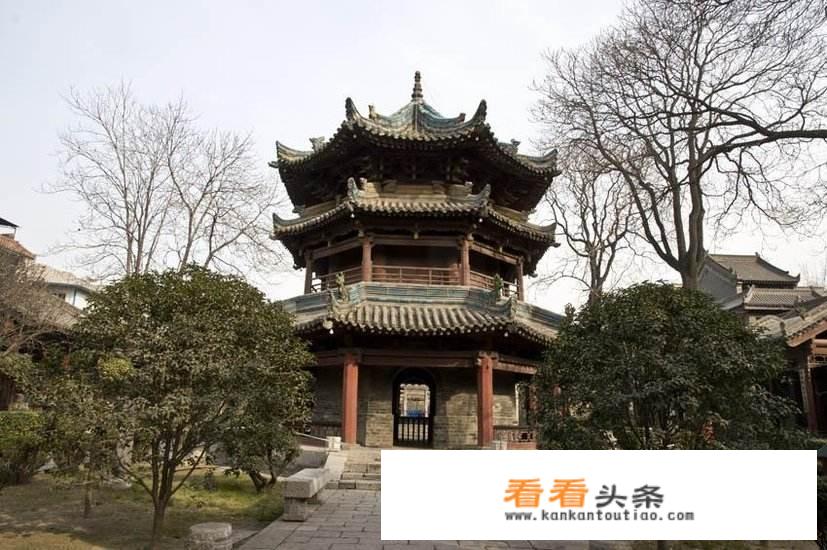 从西安出发去成都玩2天，求攻略，包含住宿等。3个大人一个2岁幼童，就打算在市里游玩，行程宽松些，感谢？