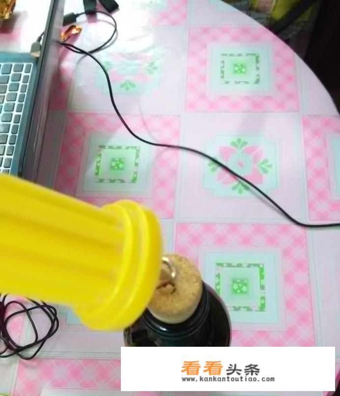开瓶器怎么开红酒？