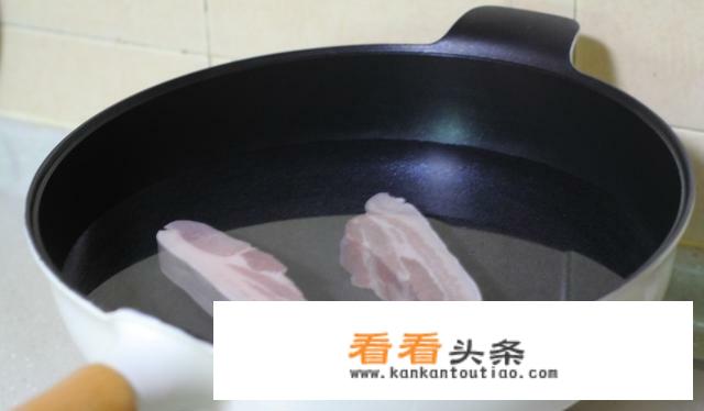 屈浩酸菜白肉正宗做法？