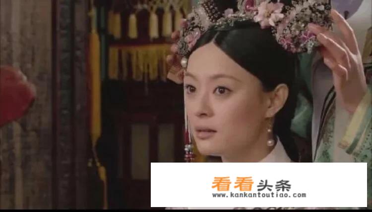 果郡王生病时为何把浣碧看成了莞嫔装扮的甄嬛，而不是凌云峰装扮？