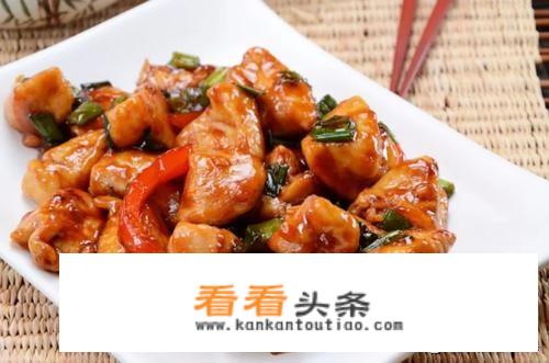 红烧鸡是用热水煮还是冷水煮好吃？