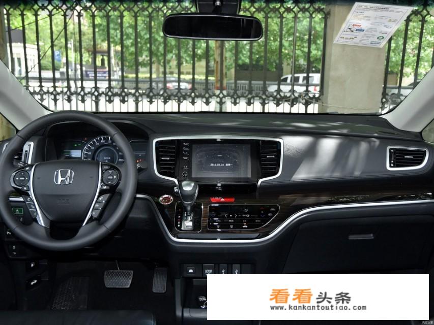 二孩家庭，有一辆帕萨特轿车。想买一辆20-35万左右七座车？