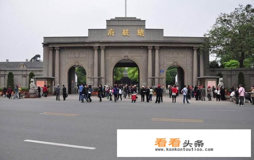 一家三口准备到南京游玩2-3天，有什么景点和美食值得推荐？