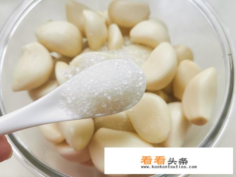 怎样腌制腊八蒜好吃又简单？