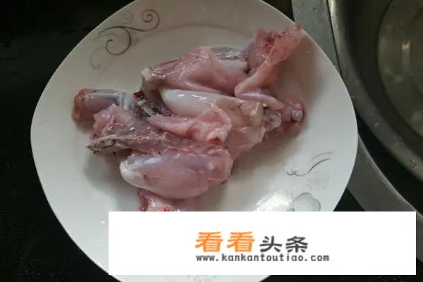 炒牛蛙的家常做法？