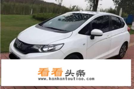 急急急，请问各位懂车的朋友，现在想入手一款十五万左右的两厢车，请问哪款车性价比最高，空间稍大，省油？