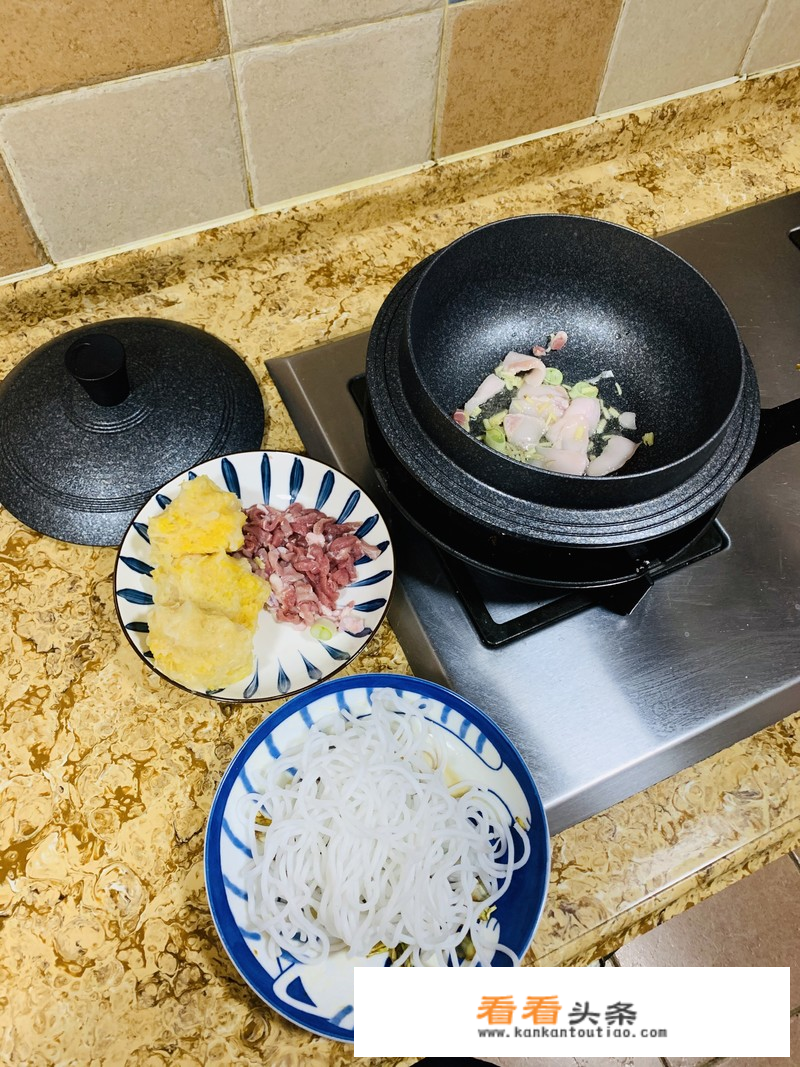 酸菜肉炒粉条的做法？