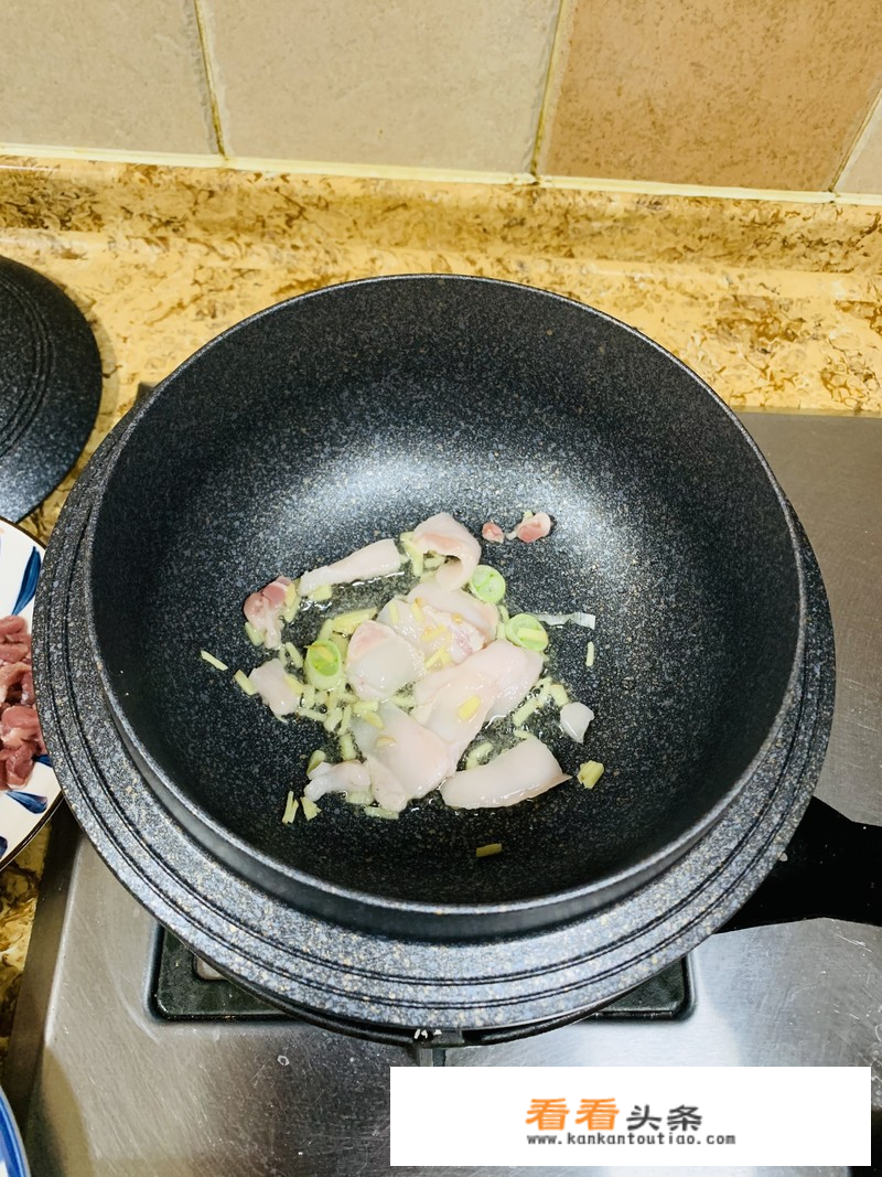 酸菜肉炒粉条的做法？