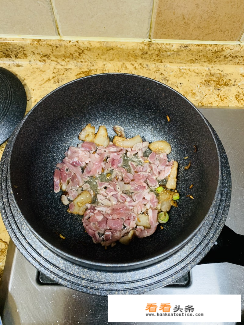酸菜肉炒粉条的做法？