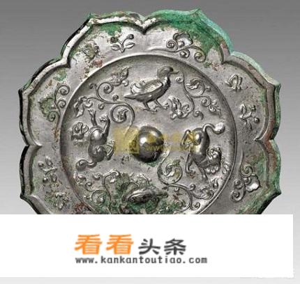 粒米烧成粥一瓯,鼻风吹去浪悠悠,手持好似菱花镜,照见须眉在里头，这四句是什么意思？