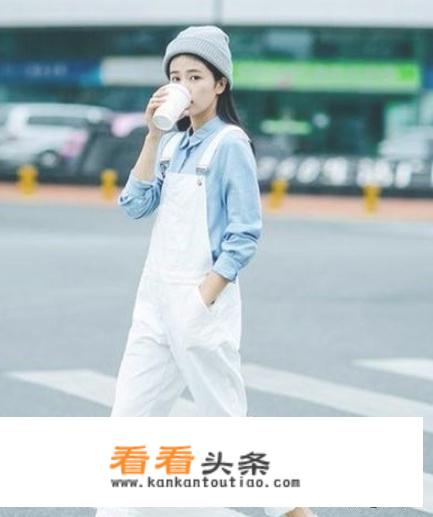 背带裤怎么搭配衣服？