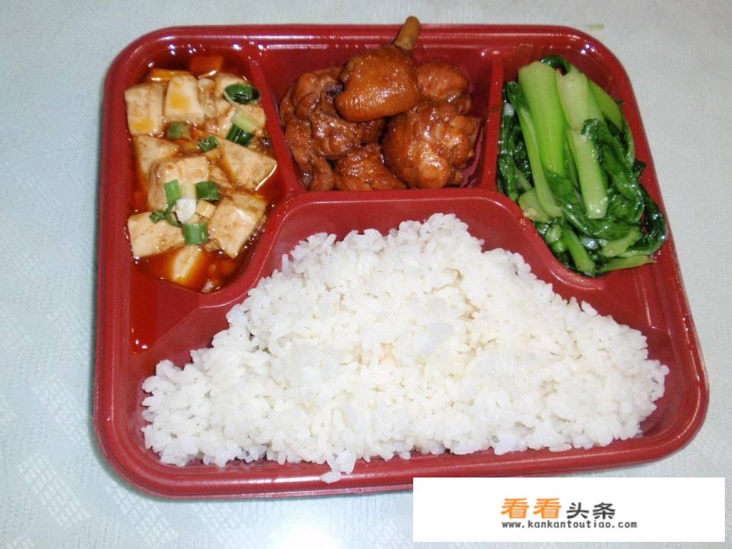 15元自助快餐毛利多少？