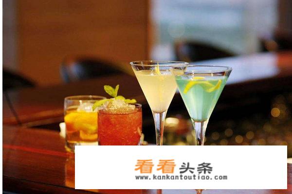 十大经典款鸡尾酒的名字和配方？