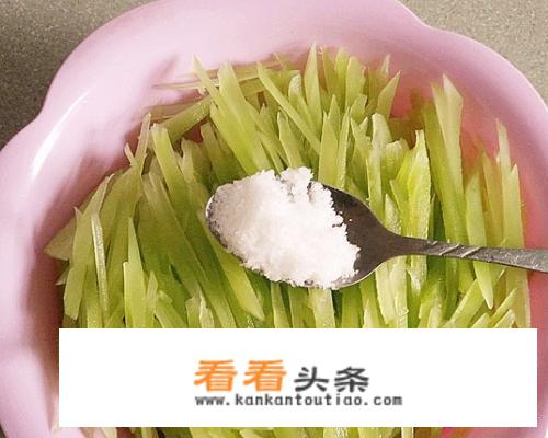 凉拌青笋正确好吃的做法？