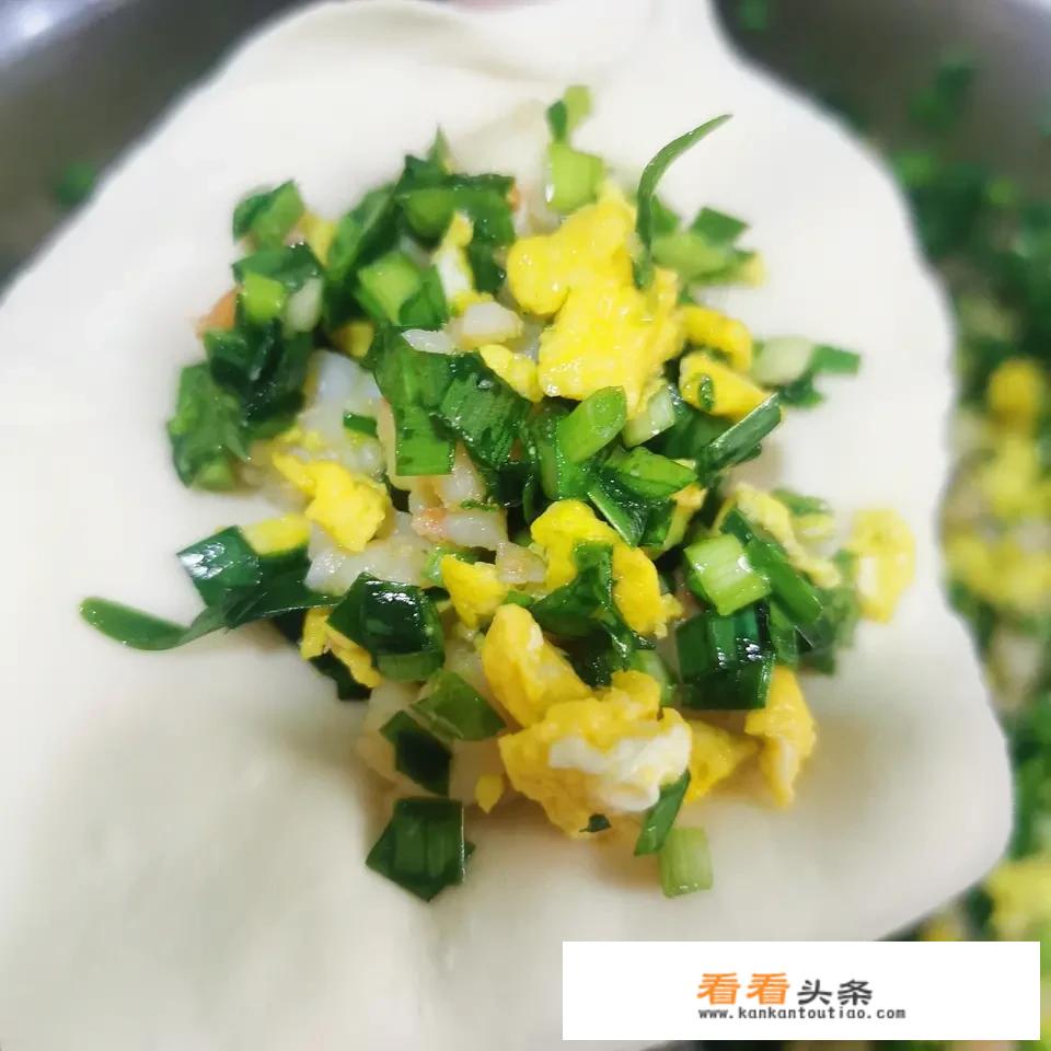 大家小时候有没有和我一样馋的把面条卷筷子上泡鸡汤里当鸡腿吃？
