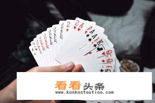 够级游戏的玩法是什么？