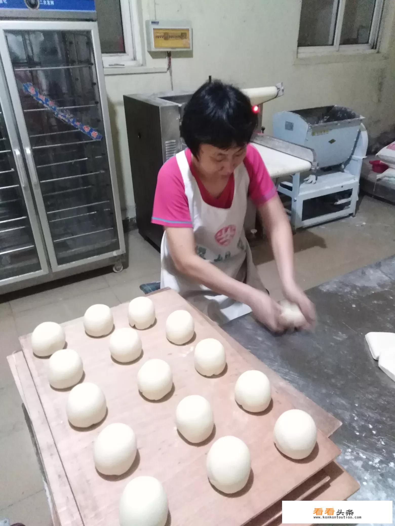 蒸馒头怎样能更白些？