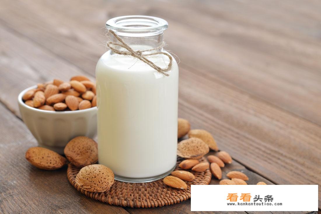 纯牛奶什么时候喝？并且喝热的好还是冷的好？