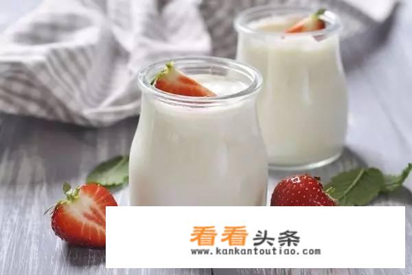 纯牛奶什么时候喝？并且喝热的好还是冷的好？