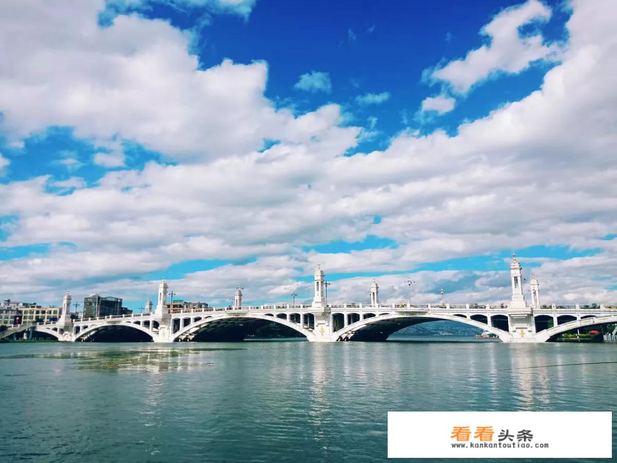 中国最好玩，最适合旅游的城市在哪个地方？