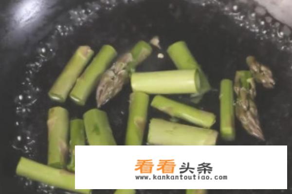 如何做凉拌芦笋？