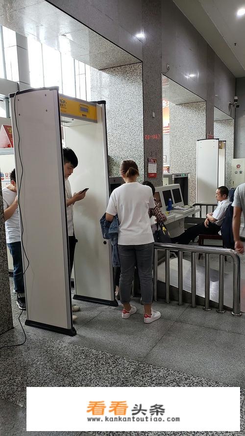 长沙去张家界怎么走最方便？远么？