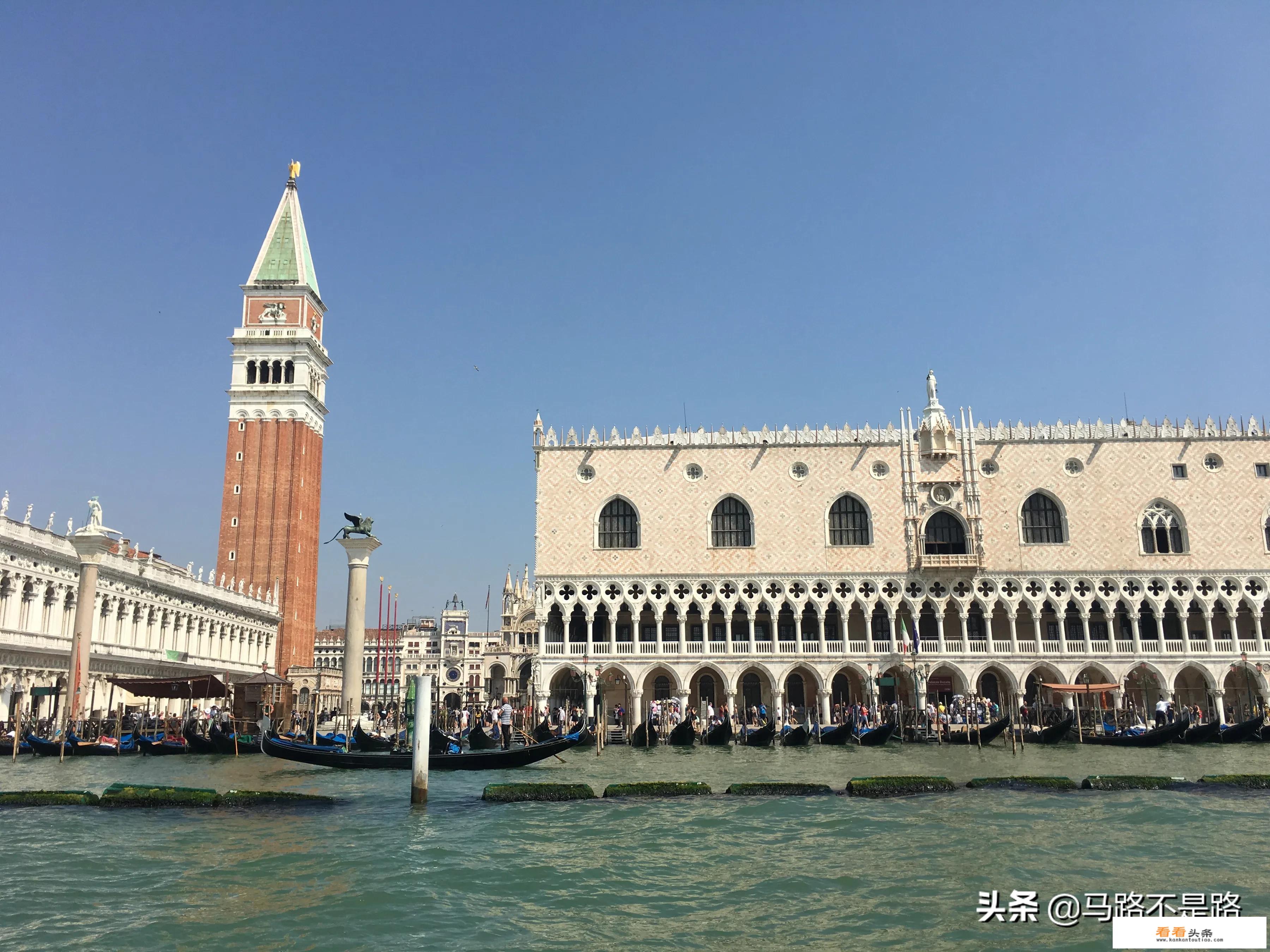 出去旅游，游客可以用什么方法装作比较有文化的样子？