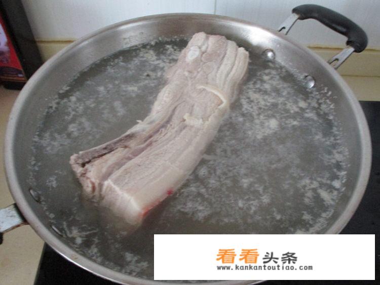 土豆焖回锅肉的做法？