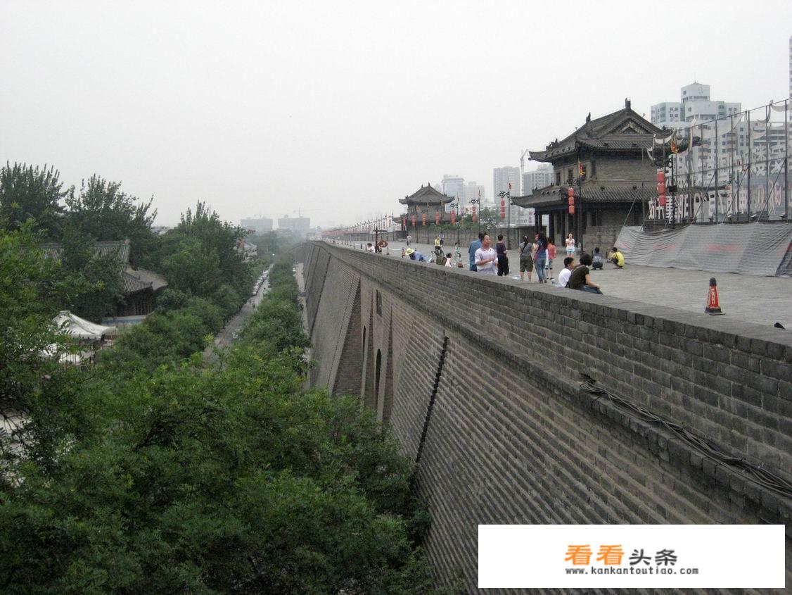 情侣俩想5月底，6月初去西安旅游，大概多少钱合适呢？