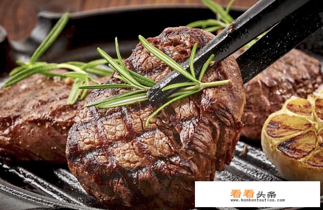 西餐牛排黑胡椒汁怎么做？