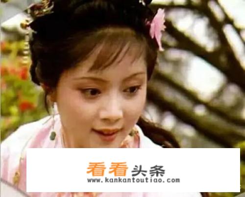 《红楼梦》宝钗扑蝶暗示了什么？