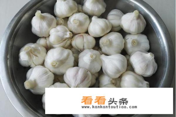 腌大蒜头的方法？