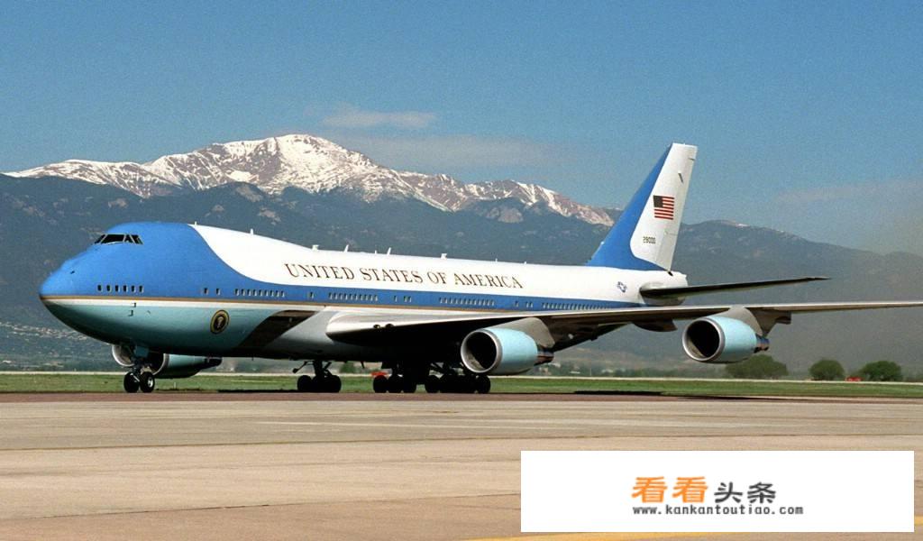 美国总统特朗普空军1号飞机是属于什么型号的？里面都有什么设备，正常都有多少人员？
