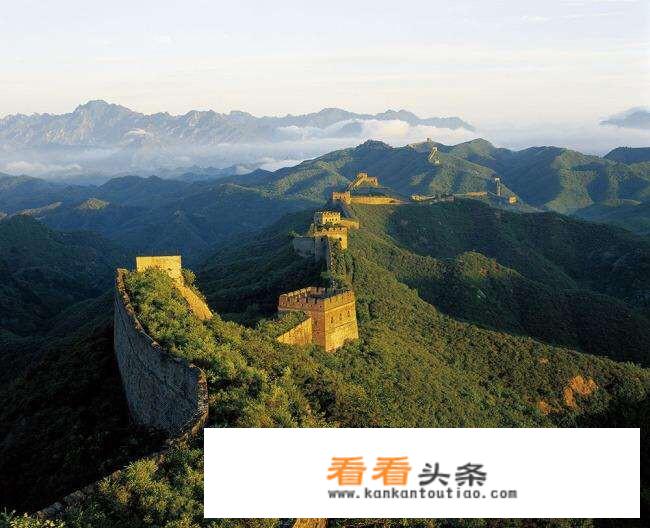三月份去北京旅游需要准备什么详细？非常详细穿什么衣服带什么东西等等？