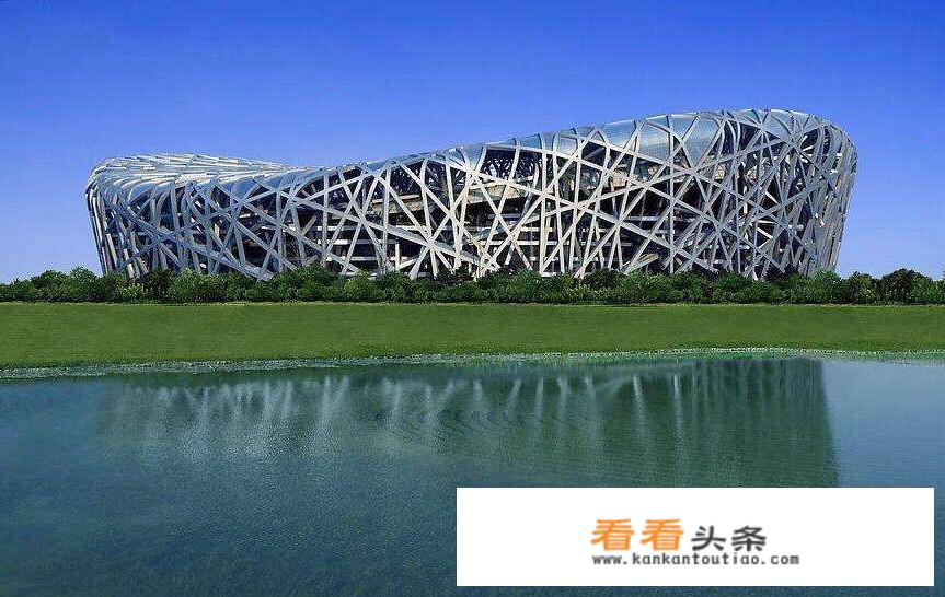 三月份去北京旅游需要准备什么详细？非常详细穿什么衣服带什么东西等等？
