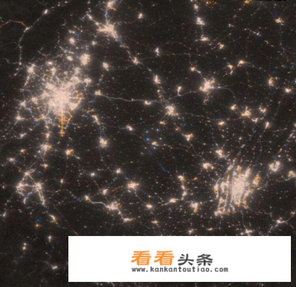 关于城市夜晚车灯的文案？