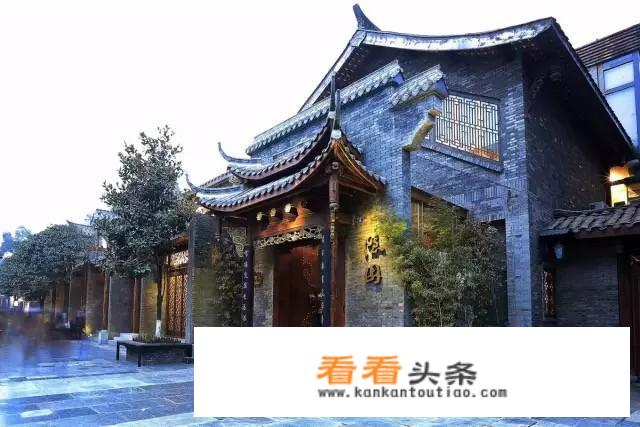 自驾游去成都，住哪里比较方便？
