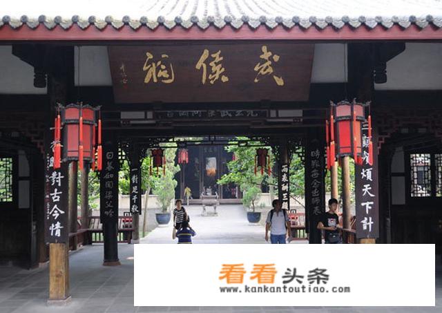 自驾游去成都，住哪里比较方便？